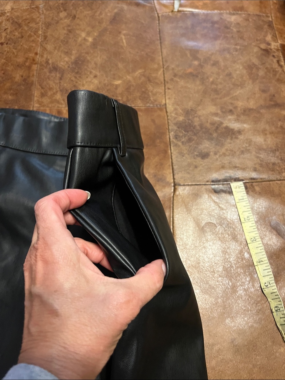 Zara faux leather high waisted shorts black with pockets - Picture 5 of 5